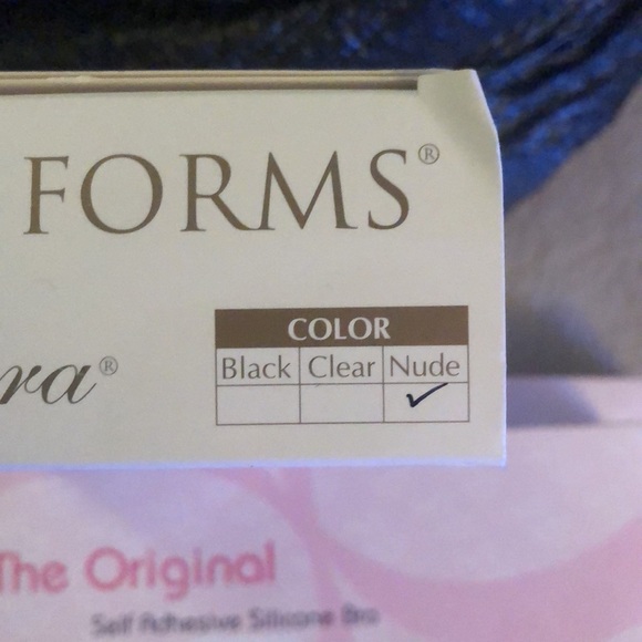 Nubra self adhesive silicone cups. New in box never worn. - Picture 3 of 6